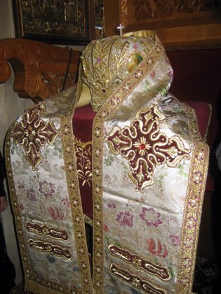 2010funeralarchbishop001